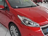 Usado Peugeot 208 82 CV (60 kW) 2019 Rojo Utilitario