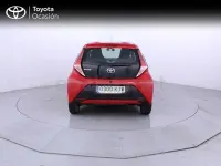 Usado Toyota Aygo X-play 69 CV (50 kW) 2018 Rojo Utilitario