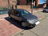 Usado Opel Astra Edition 110 HP (80 kW) 2011 Cinzento Sedan