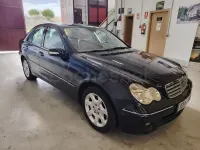Usado Mercedes C220 Elegance 150 CV (110 kW) 2006 Azul Berlina