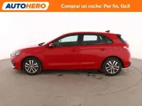 Usado Hyundai i30 120 CV (88 kW) 2019 Rojo Familiar