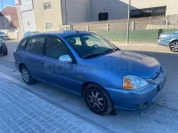 Usado Kia Rio 97 CV (71 kW) 2003 Azul Berlina