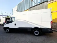 Usado Iveco Daily 126 CV (92 kW) 2017 Blanco Berlina