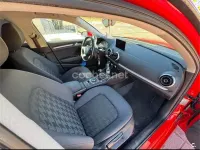 Usado Audi A3 Attraction 105 CV (77 kW) 2014 Rojo Berlina