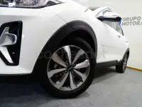 Usado Kia Stonic 84 CV (61 kW) 2023 Blanco SUV