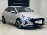 Usado Hyundai i20 101 CV (74 kW) 2025 Gris Utilitario
