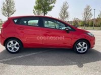 Usado Ford Fiesta Trend 95 CV (69 kW) 2010 Rojo Utilitario