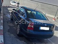 Usado VW Passat Trendline 130 CV (95 kW) 2003 Azul Berlina