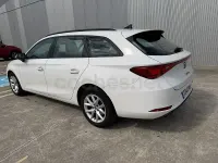 Usado Seat Leon Style 110 CV (80 kW) 2022 Blanco Familiar