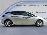 Usado Opel Astra Selective 125 CV (91 kW) 2018 Gris / plata Berlina