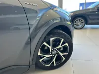 Usado Toyota C-HR Advance 122 CV (89 kW) 2020 Gris / plata SUV