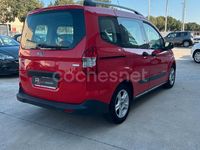 Usado Ford Tourneo Courier Trend 100 CV (73 kW) 2017 Rojo Monovolumen