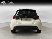 Usado Toyota Yaris Hybrid Style 116 CV (85 kW) 2022 Blanco Berlina