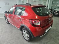 Usado Dacia Sandero Stepway 90 CV (66 kW) 2015 Granate Berlina