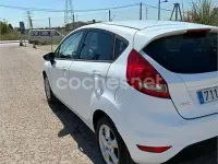 Usado Ford Fiesta Trend 90 CV (66 kW) 2009 Blanco Berlina