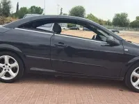 Usado Opel Astra 105 CV (77 kW) 2007 Negro Descapotable