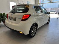 Usado Toyota Yaris Active 90 CV (66 kW) 2015 Blanco Utilitario