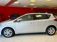 Usado Toyota Auris Active 90 CV (66 kW) 2016 Gris / plata Berlina