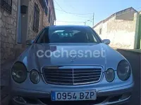 Usado Mercedes E220 Classic 143 CV (105 kW) 2002 Gris / plata Berlina