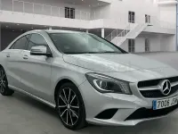 Usado Mercedes CLA200 136 CV (100 kW) 2017 Gris / plata Coupe