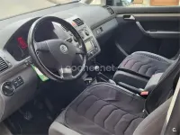 Usado VW Touran Highline 140 CV (102 kW) 2010 Gris / plata Monovolumen