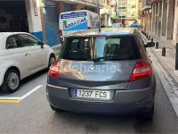 Usado Renault Mégane Dynamique 115 CV (84 kW) 2006 Negro Berlina