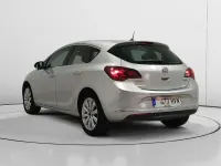 Usado Opel Astra Selective 131 CV (96 kW) 2014 Gris Berlina