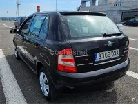 Usado Skoda Fabia 64 CV (47 kW) 2005 Negro Berlina