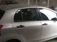 Usado Toyota Yaris Sol 90 CV (66 kW) 2008 Gris / plata Utilitario