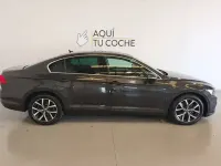 Usado VW Passat Executive 150 CV (110 kW) 2021 Gris / plata Berlina