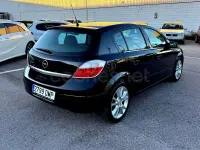 Usado Opel Astra Cosmo 120 CV (88 kW) 2005 Negro Berlina