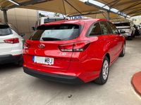 Usado Hyundai i30 99 CV (72 kW) 2019 Rojo Utilitario
