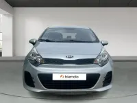 Usado Kia Rio 84 CV (61 kW) 2016 Gris Utilitario
