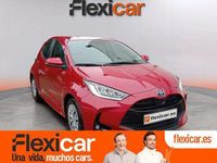 Usado Toyota Yaris Hybrid Active 116 CV (85 kW) 2023 Rojo