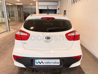 Usado Kia Rio 109 CV (80 kW) 2015 Blanco Berlina