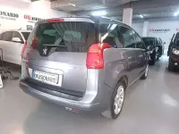 Usado Peugeot 5008 Allure 150 CV (110 kW) 2012 Gris Monovolumen