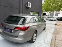Usado Opel Astra Excellence 110 CV (80 kW) 2017 Gris / plata Familiar
