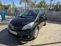 Usado Toyota Yaris Active 90 CV (66 kW) 2012 Negro Utilitario