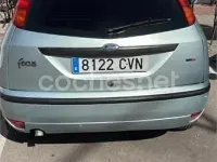 Usado Ford Focus Trend 115 CV (84 kW) 2004 Gris / plata Berlina