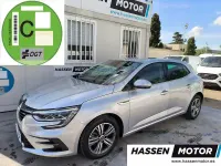 Usado Renault Mégane II Zen 115 CV (84 kW) 2022 Gris / plata Berlina