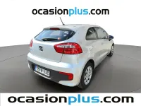 Usado Kia Rio 84 CV (61 kW) 2015 Gris Utilitario