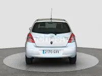Usado Toyota Yaris Connect Style 101 CV (74 kW) 2010 Gris / plata Utilitario