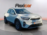 Usado Kia Stonic 84 CV (61 kW) 2023 Blanco SUV