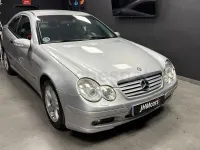 Usado Mercedes C180 143 CV (105 kW) 2004 Gris / plata Berlina