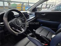 Usado Kia Rio Sport 100 CV (73 kW) 2022 Gris / plata Berlina