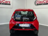 Usado Toyota Aygo X-play 72 CV (52 kW) 2021 Rojo Utilitario