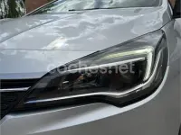 Usado Opel Astra 105 CV (77 kW) 2020 Gris / plata Berlina