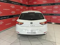 Usado Seat Leon Style 134 CV (98 kW) 2018 Blanco Berlina