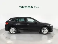 Usado Skoda Scala Selection 115 CV (84 kW) 2025 Negro Utilitario