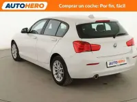 Usado BMW 118 Sport Line 136 CV (100 kW) 2018 Blanco Utilitario